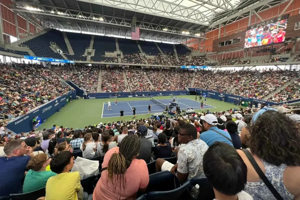 Fans inside a US Open stadium awaiting live tennis